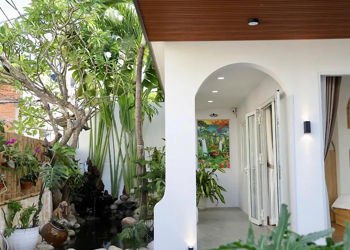 Green Jungle Homestay: Family-Friendly Retreat with Pool and Beach Access